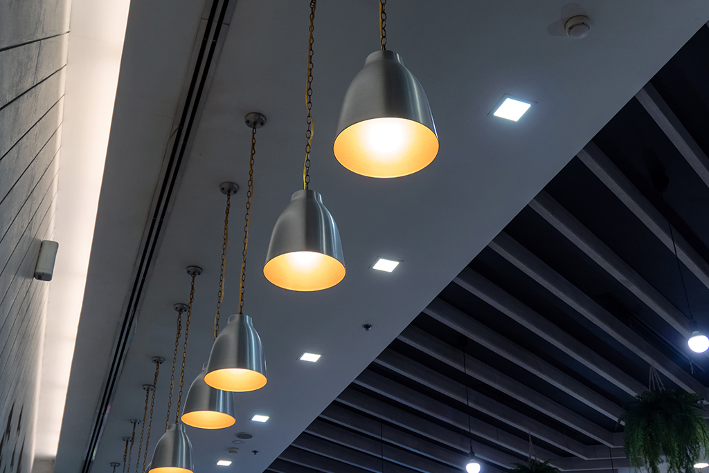 hanging lights arrangement